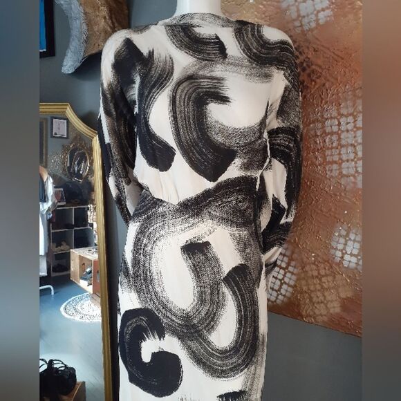 Zara Abstract Black and Off White Dress - Picture 12 of 14